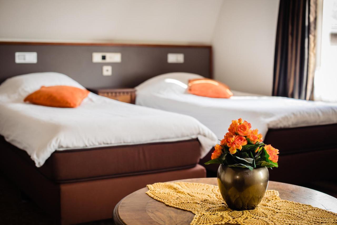 Hotel De Reiziger Ottersum エクステリア 写真